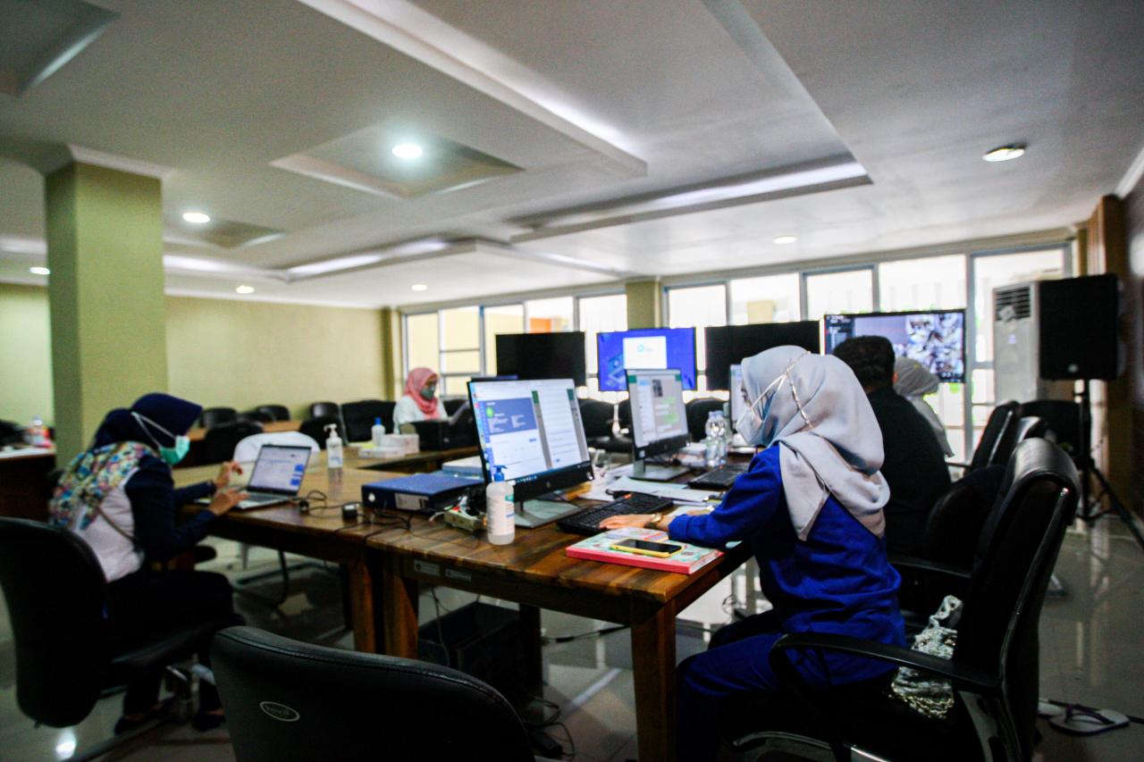 Mengintip Command Room...