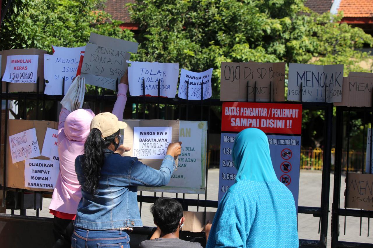 Warga Surabaya Tolak...