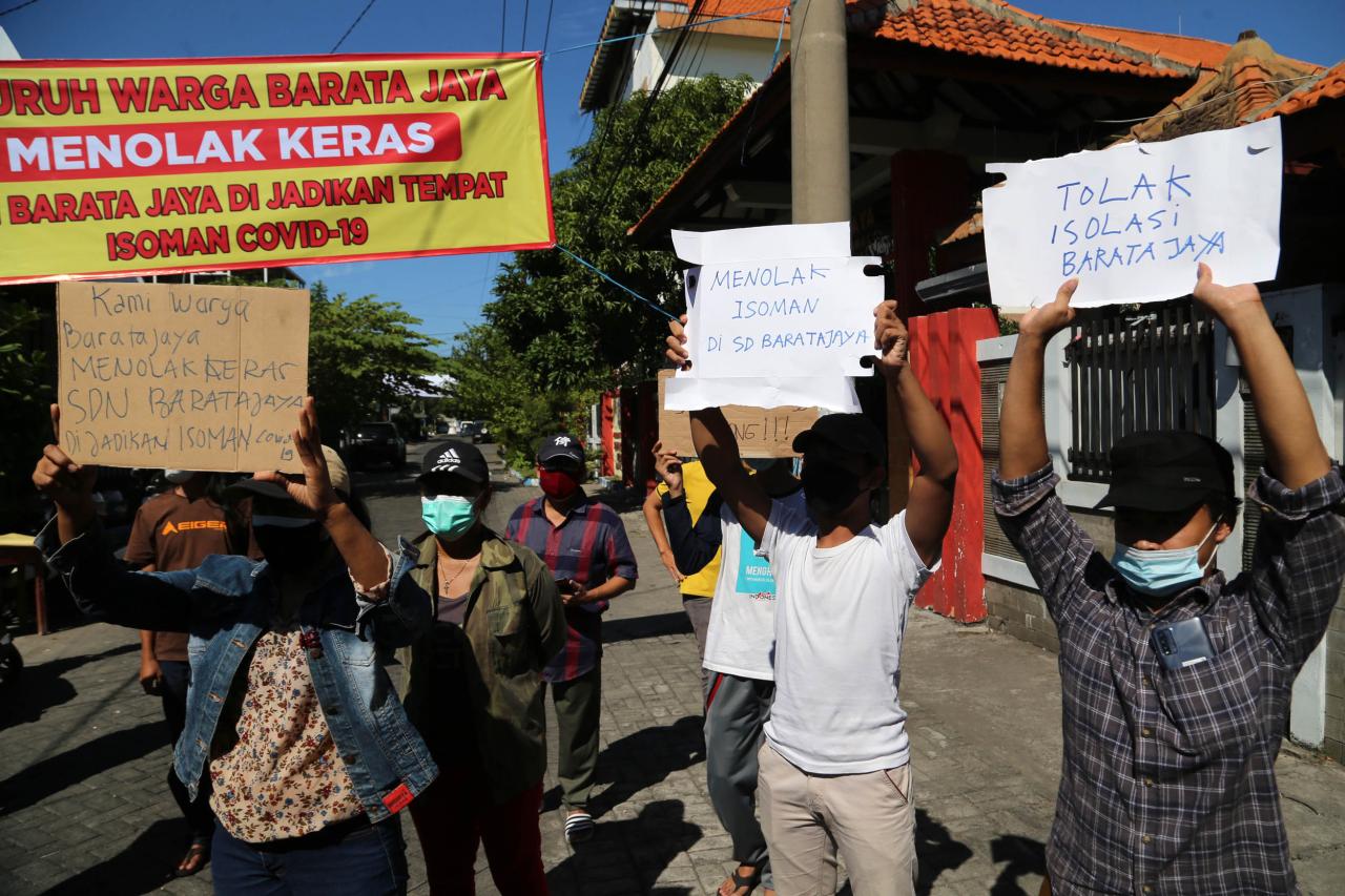 Warga Surabaya Tolak...