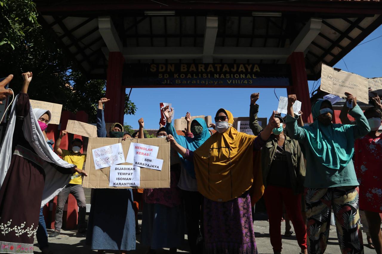Warga Surabaya Tolak...