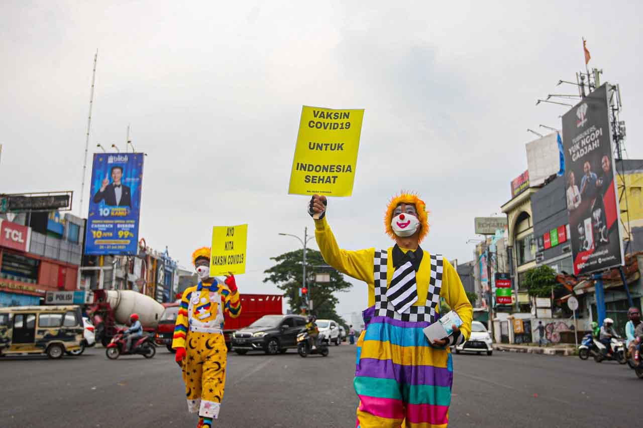 Aksi Badut Turun ke...