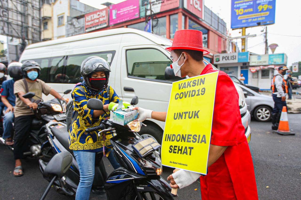 Aksi Badut Turun ke...