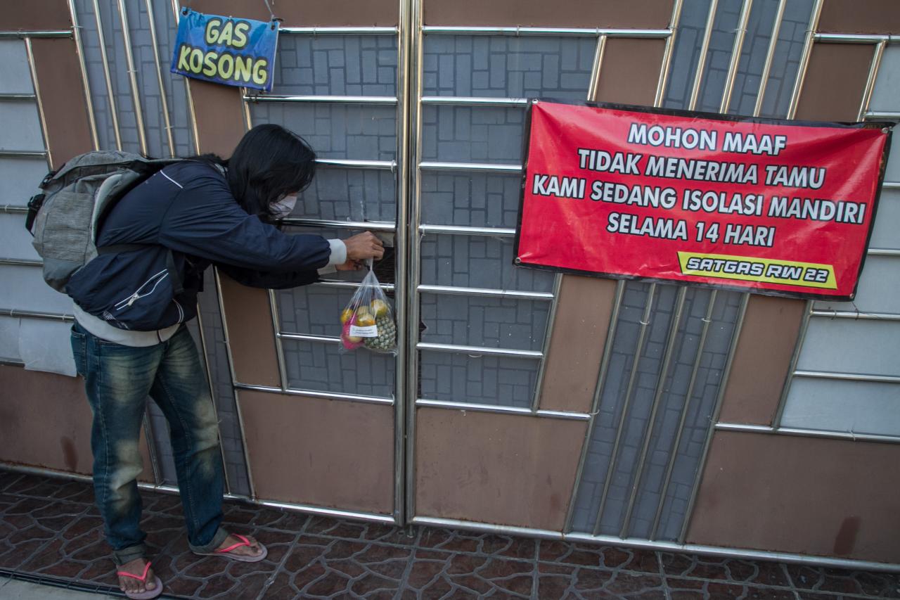 Aksi Berbagi Buah untuk...