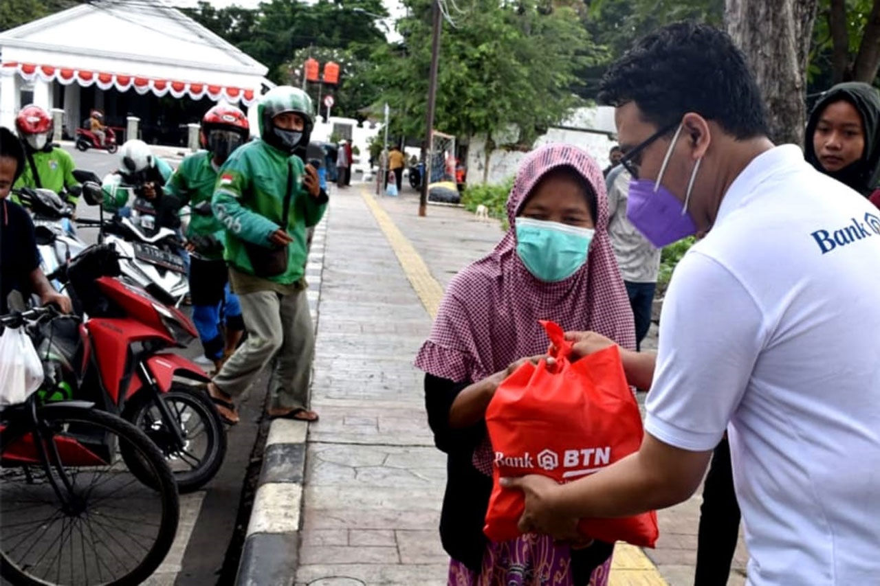 Bank BTN Bagikan Sembako...