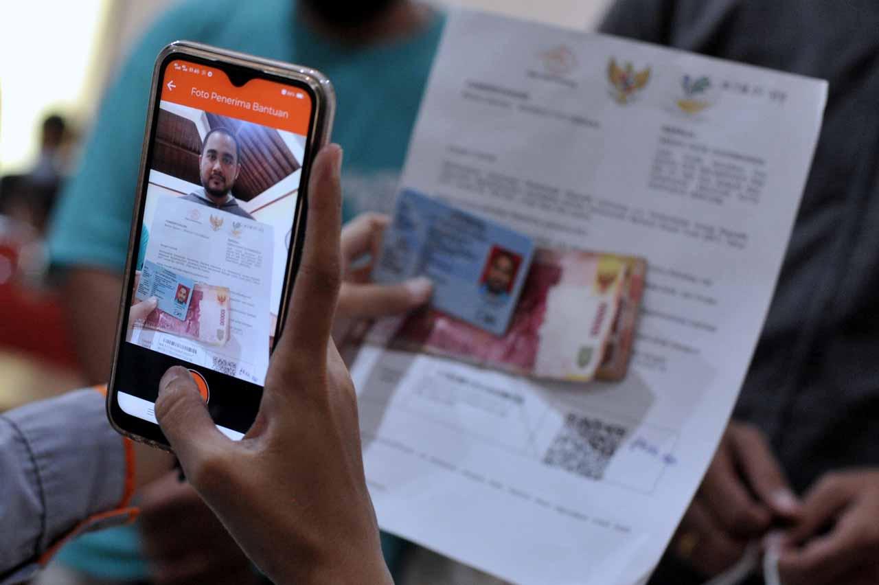 Penyaluran Bantuan Sosial...