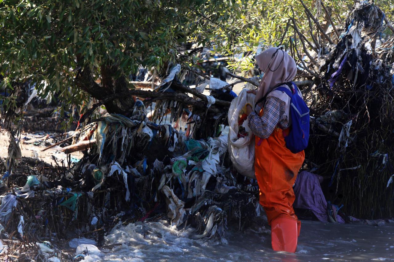 Miris, Sampah Plastik...