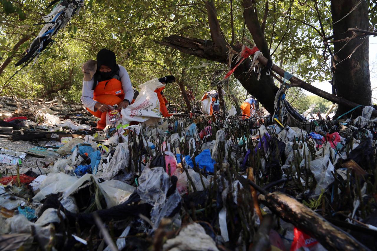 Miris, Sampah Plastik...