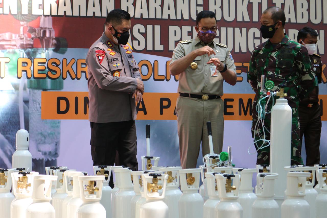 Kapolda Metro Jaya Serahkan...