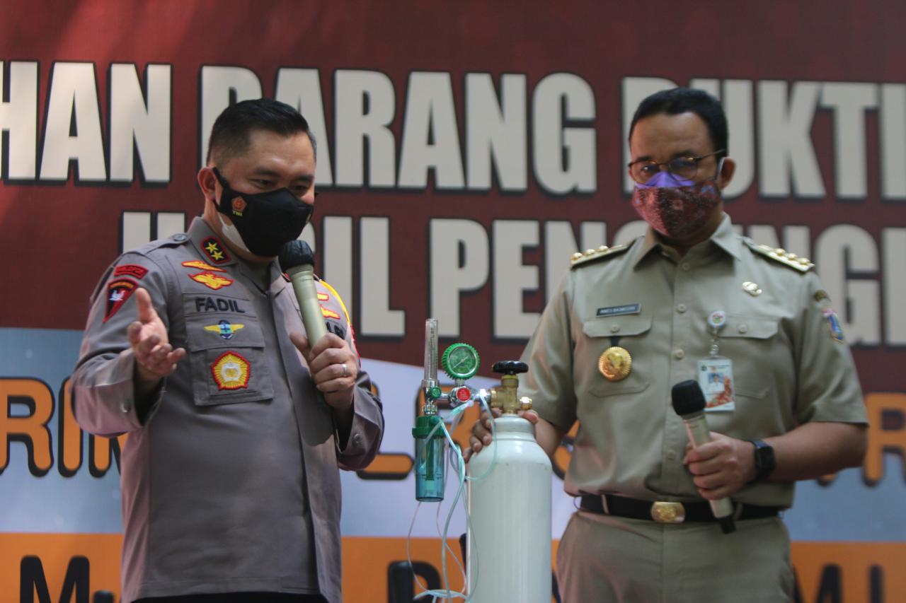 Kapolda Metro Jaya Serahkan...