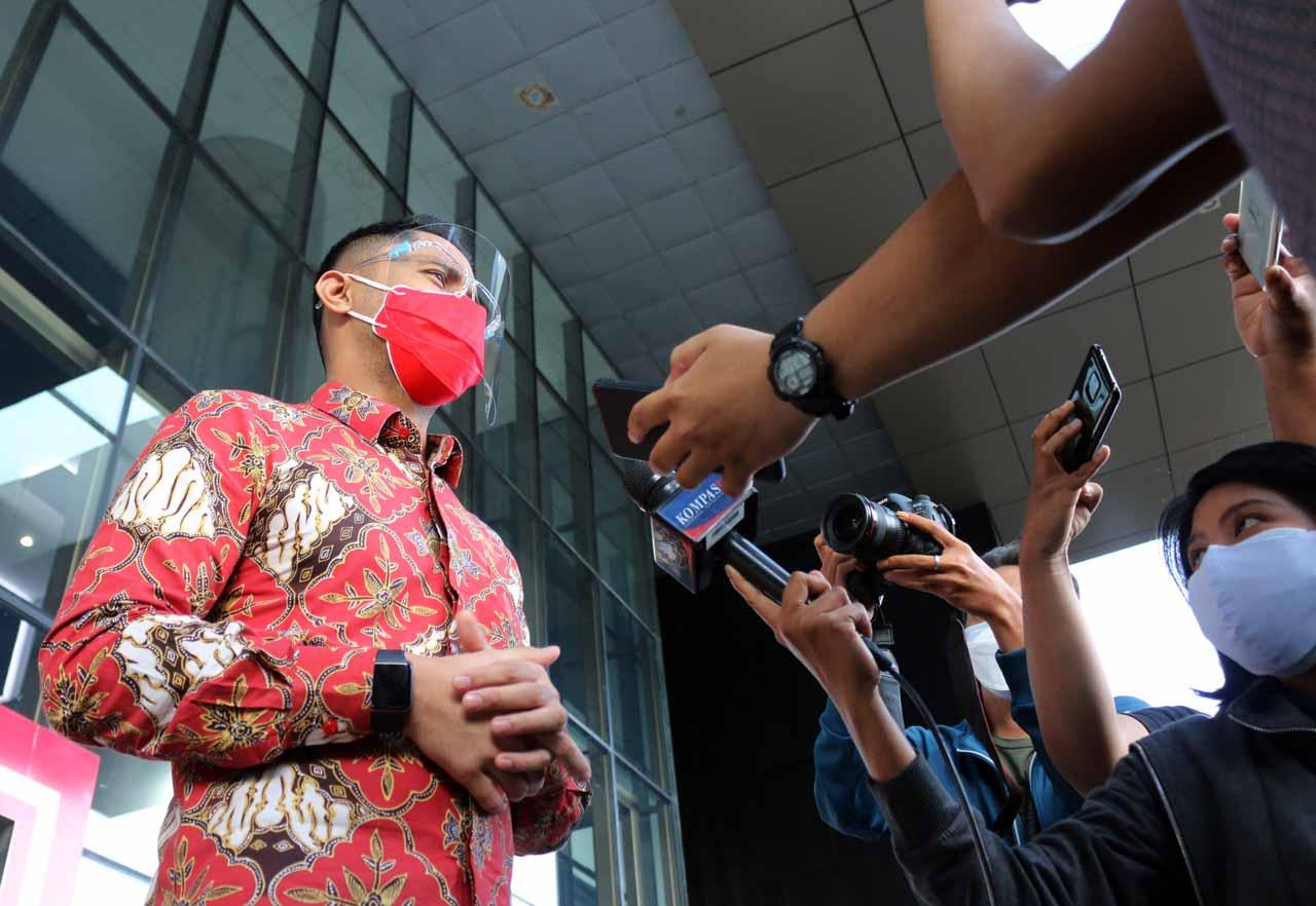 Hengky Kurniawan Jalani...