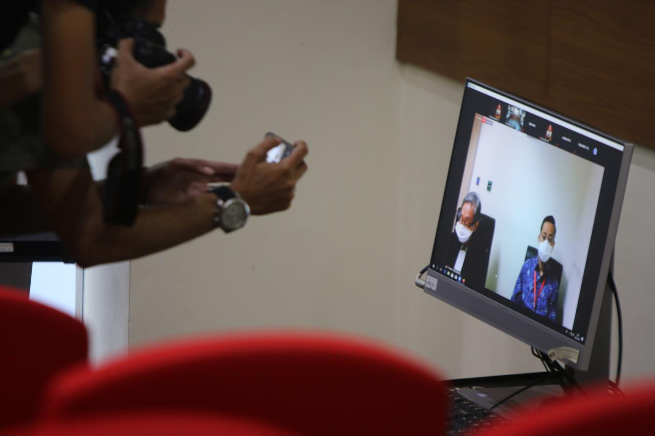 Mantan Menteri Sosial...
