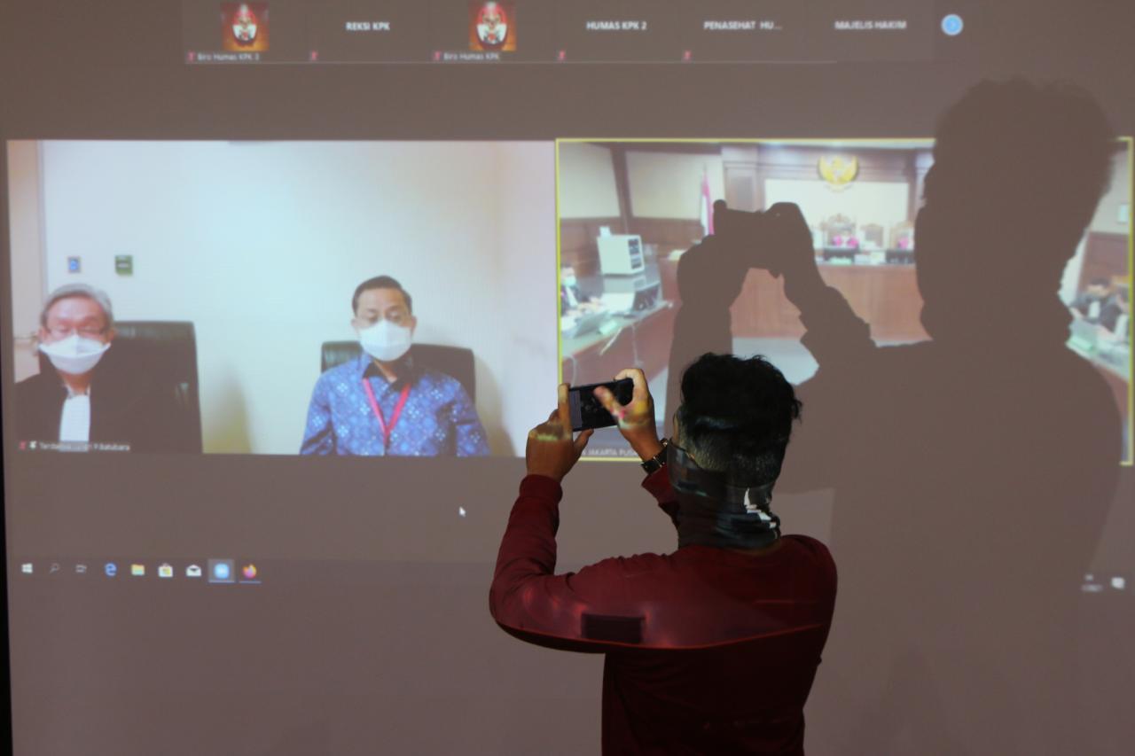 Mantan Menteri Sosial...