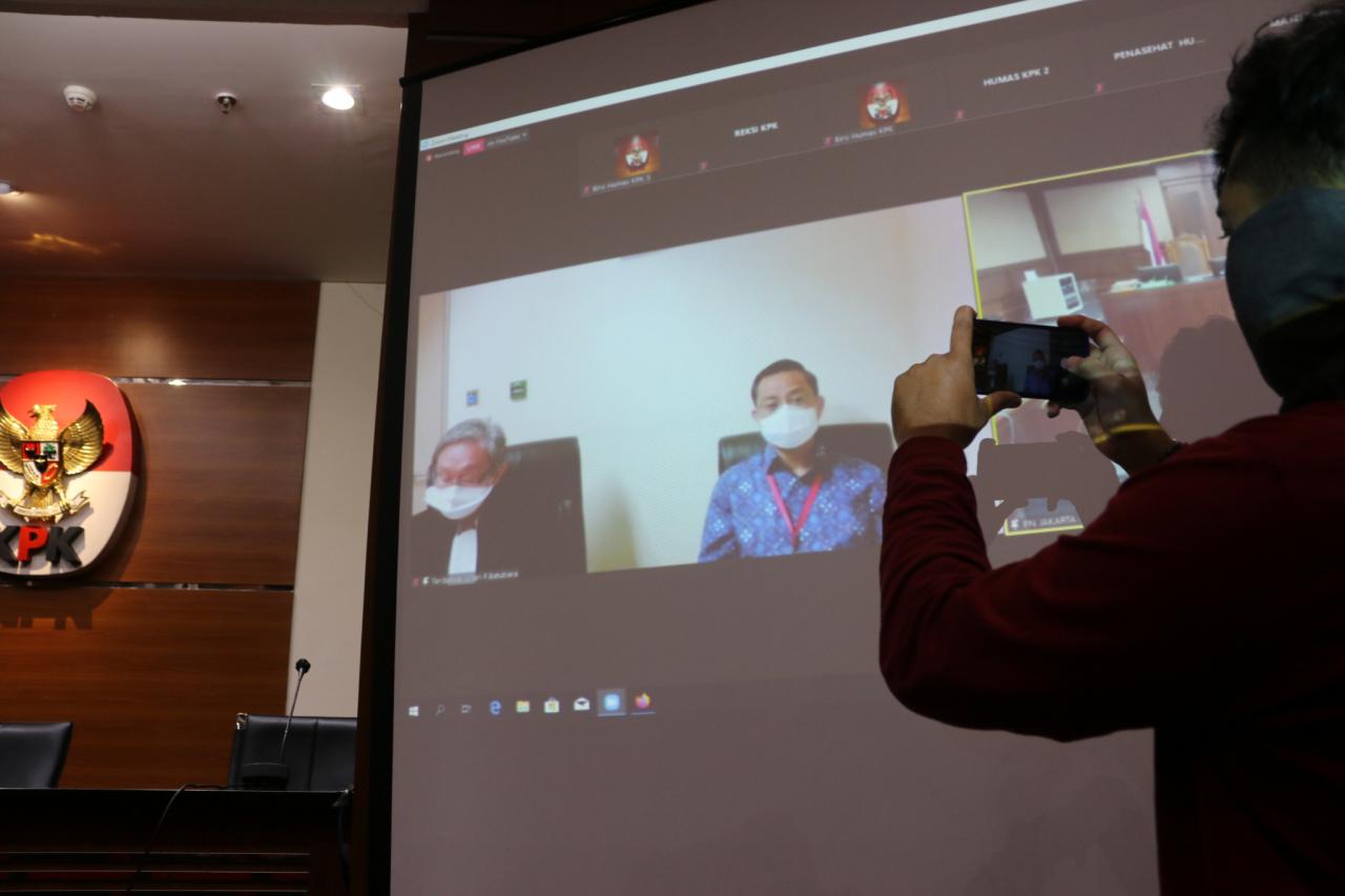 Mantan Menteri Sosial...