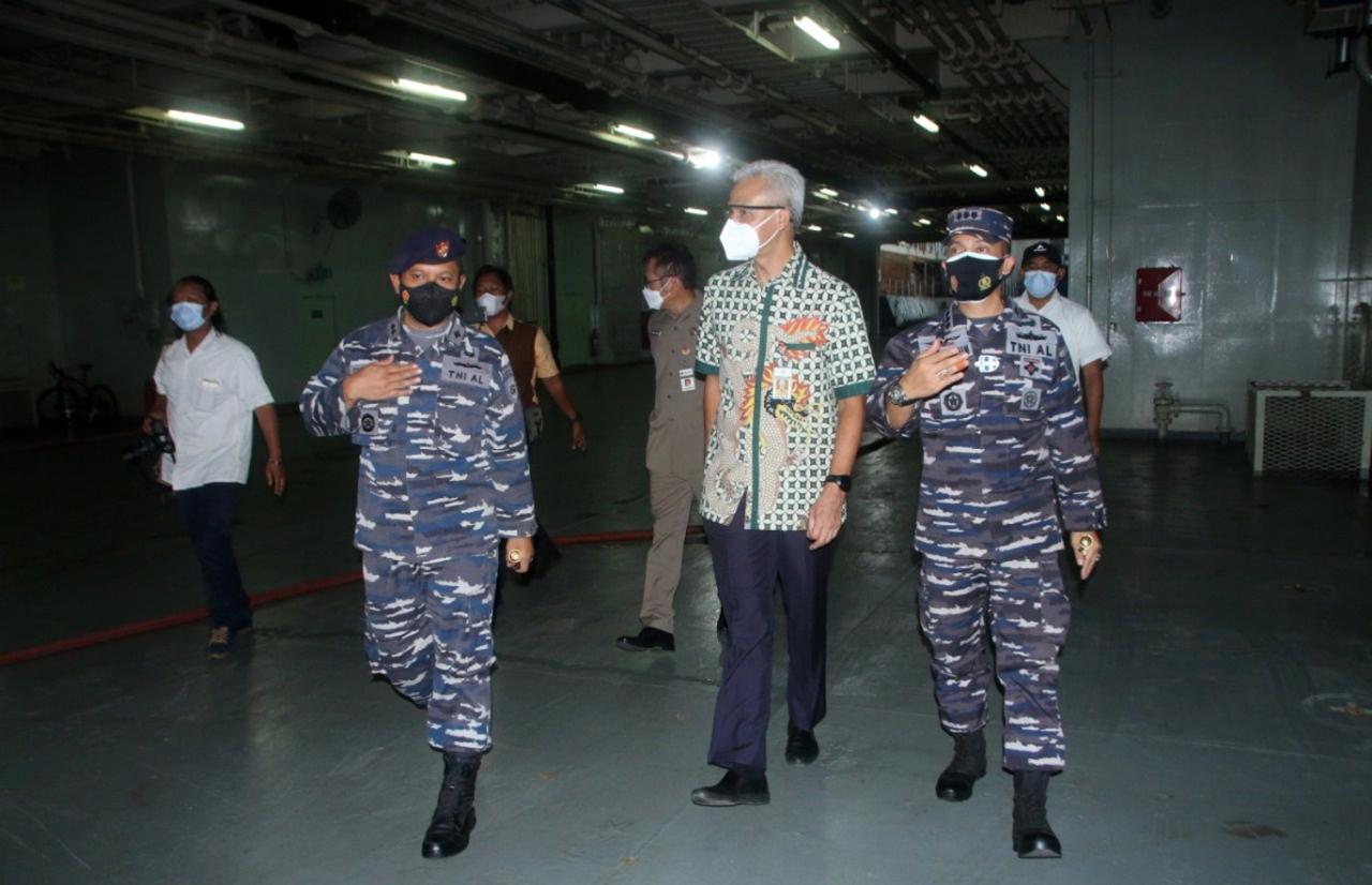 KRI dr Soeharso-990...