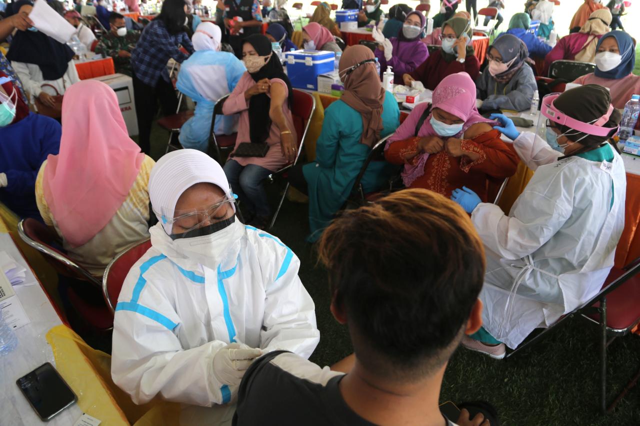 Ada Vaksin Gratis, Warga...
