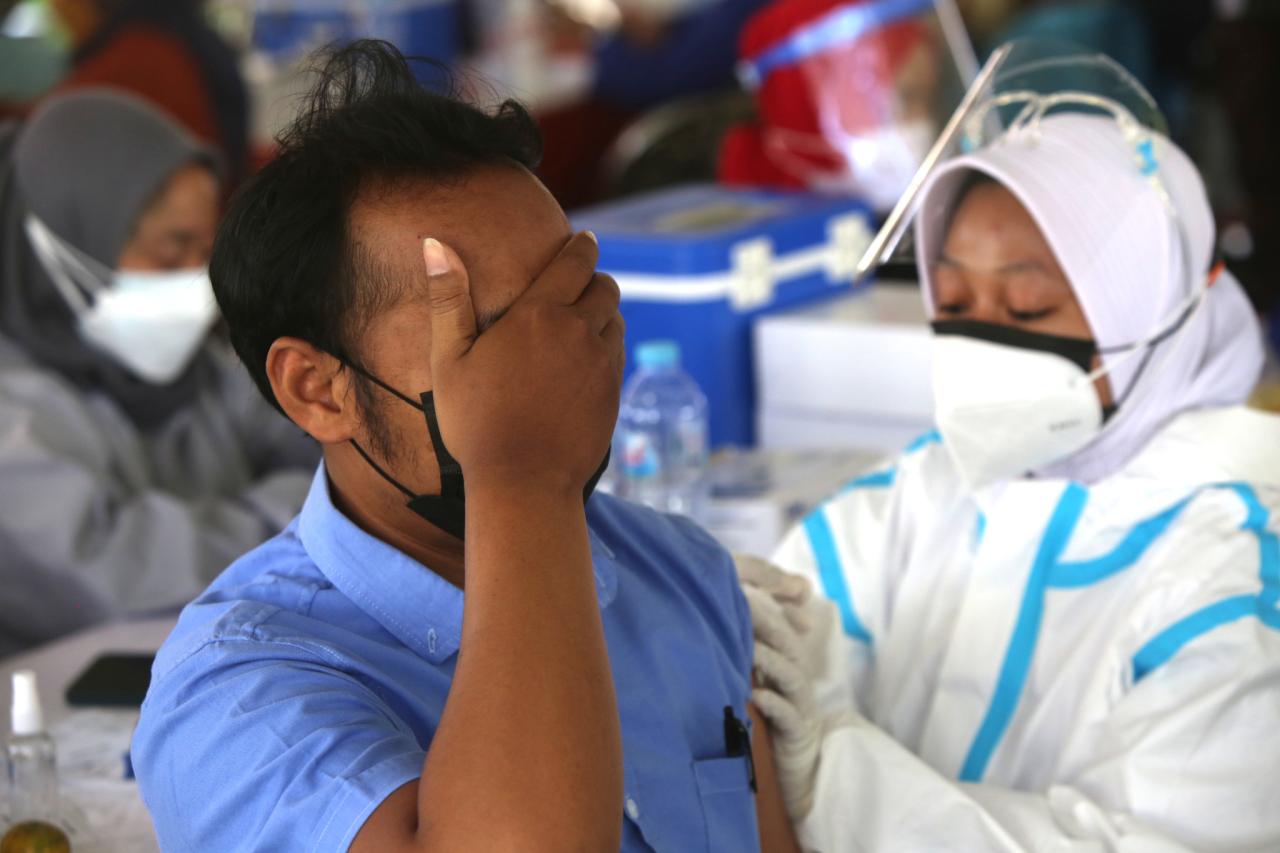Ada Vaksin Gratis, Warga...