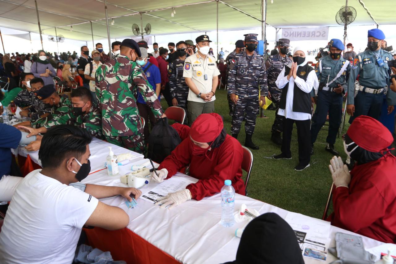 Ada Vaksin Gratis, Warga...