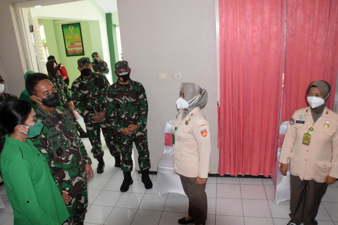 Kunjungi Rumah Sakit...