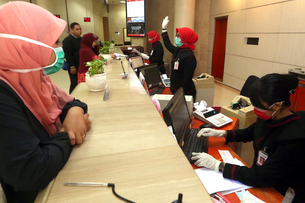 Laba Bank Jatim Tembus...