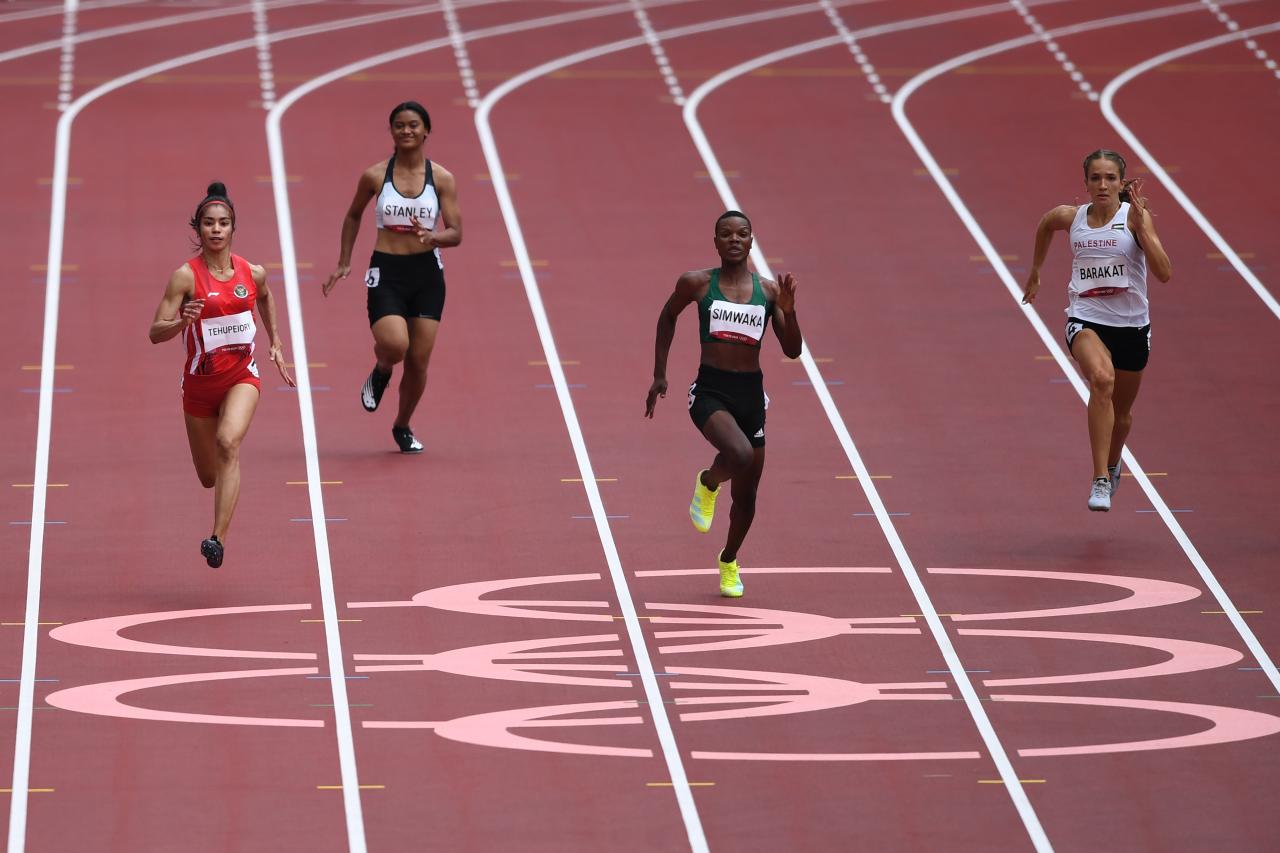 Sprinter Alvin Tehupeiory...