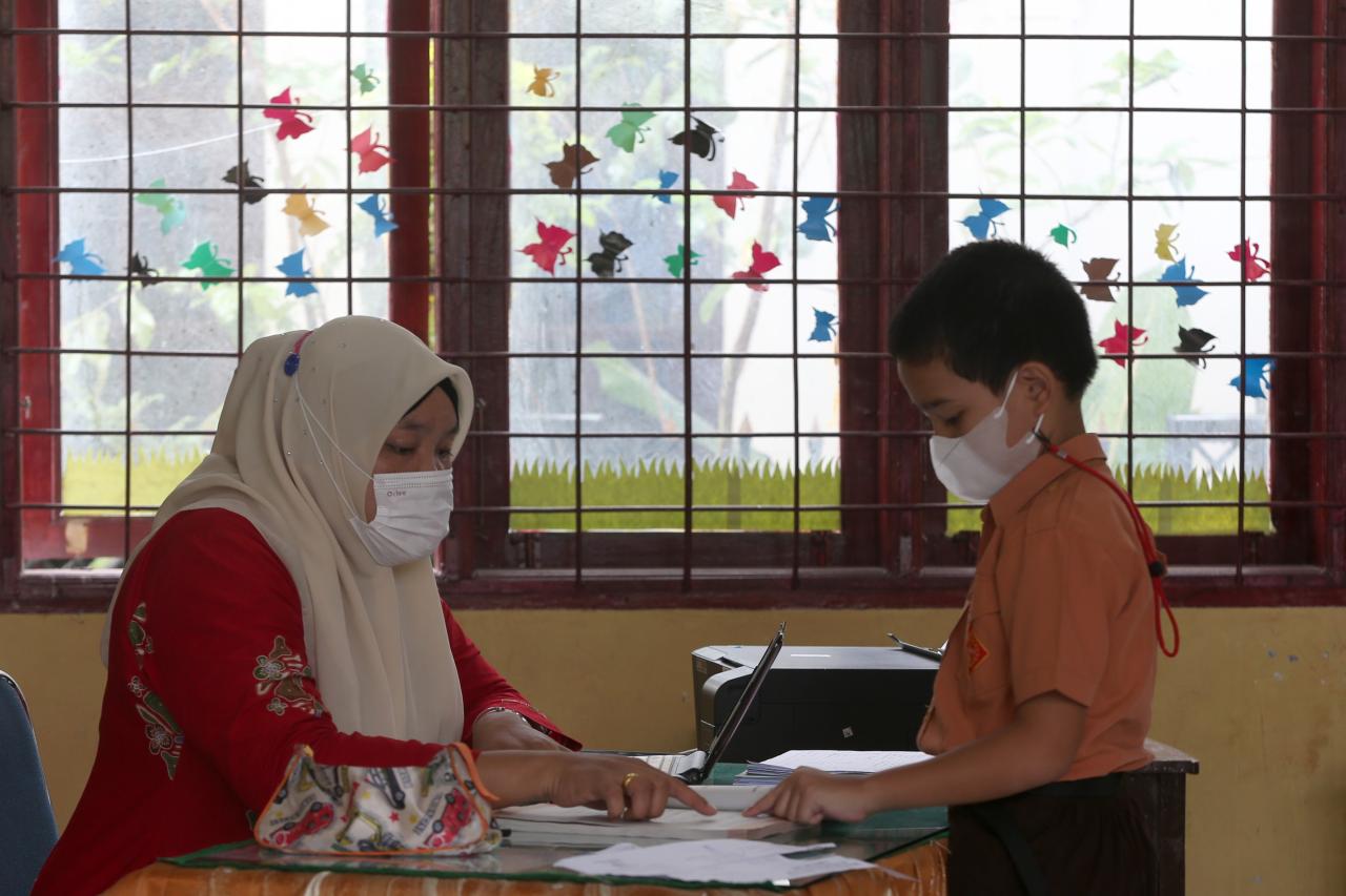 Sekolah Tatap Muka Terbatas...