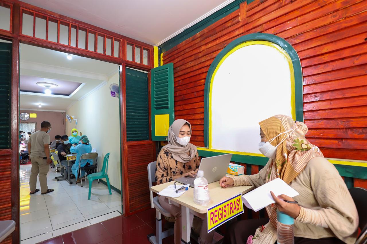 Warga Antusias Hadiri...
