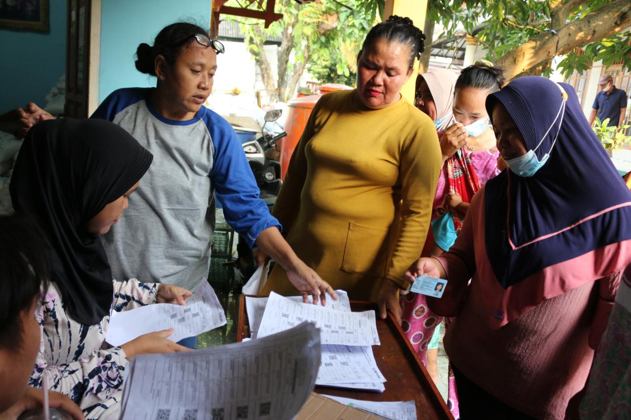 Distribusi Bansos Beras...