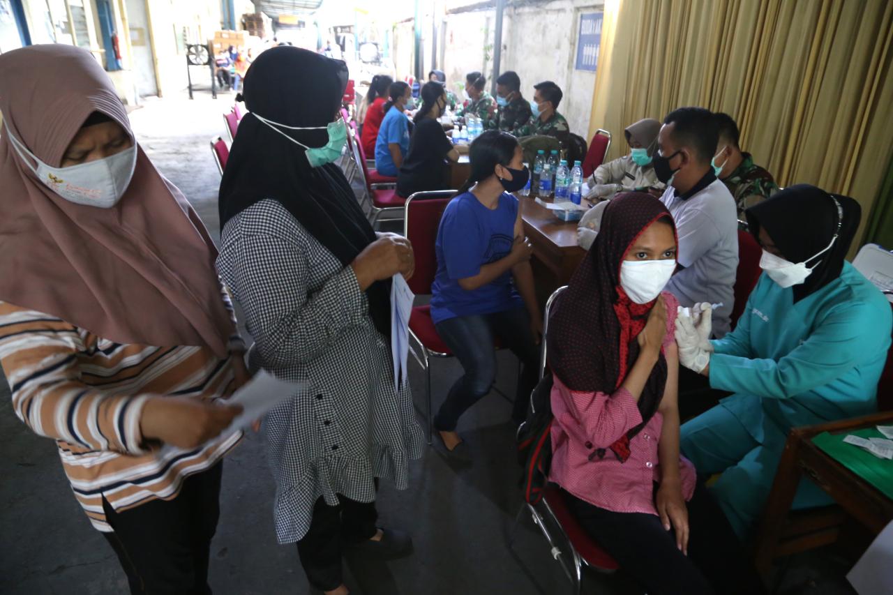 Ratusan Pekerja Industri...