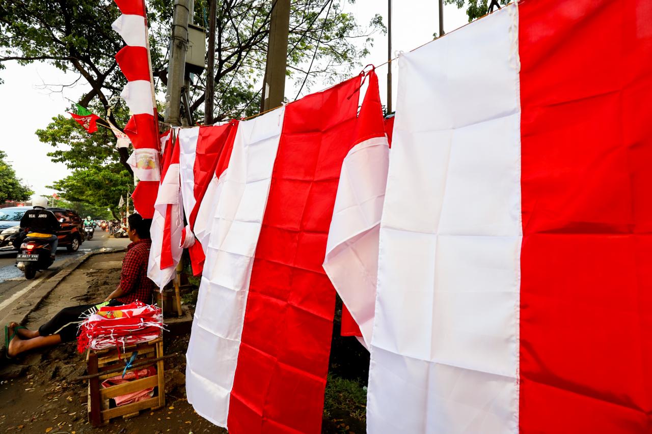 Pedagang Bendera Merah...