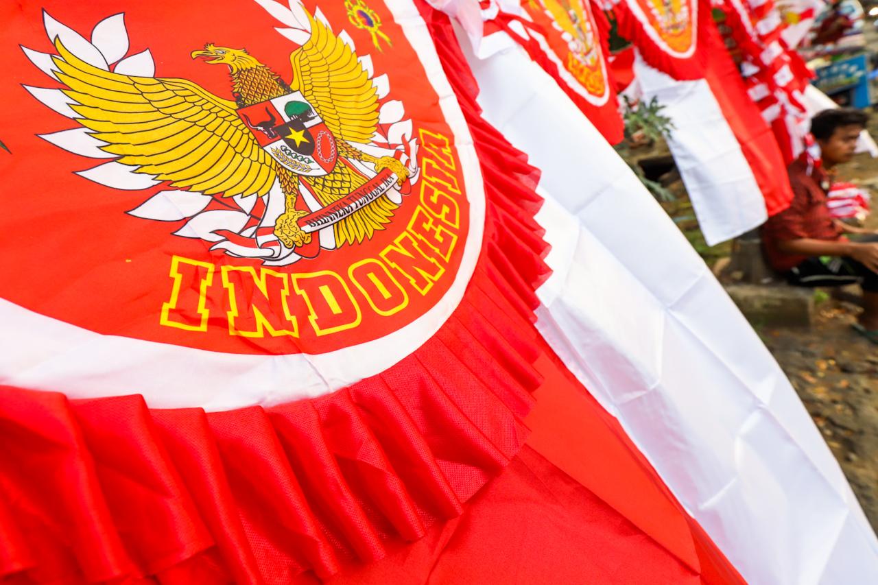 Pedagang Bendera Merah...