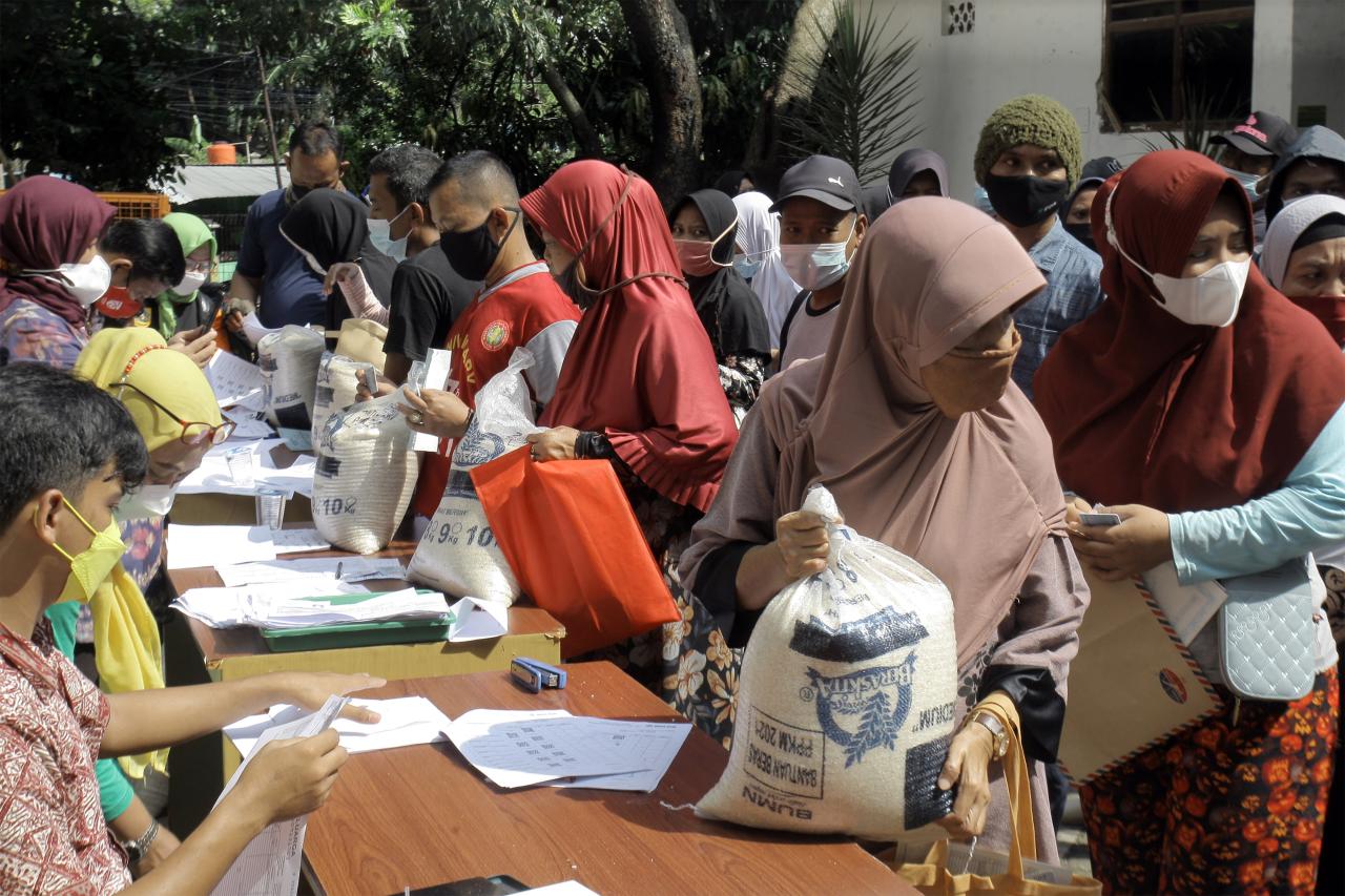 Penyaluran Bantuan Sosial...
