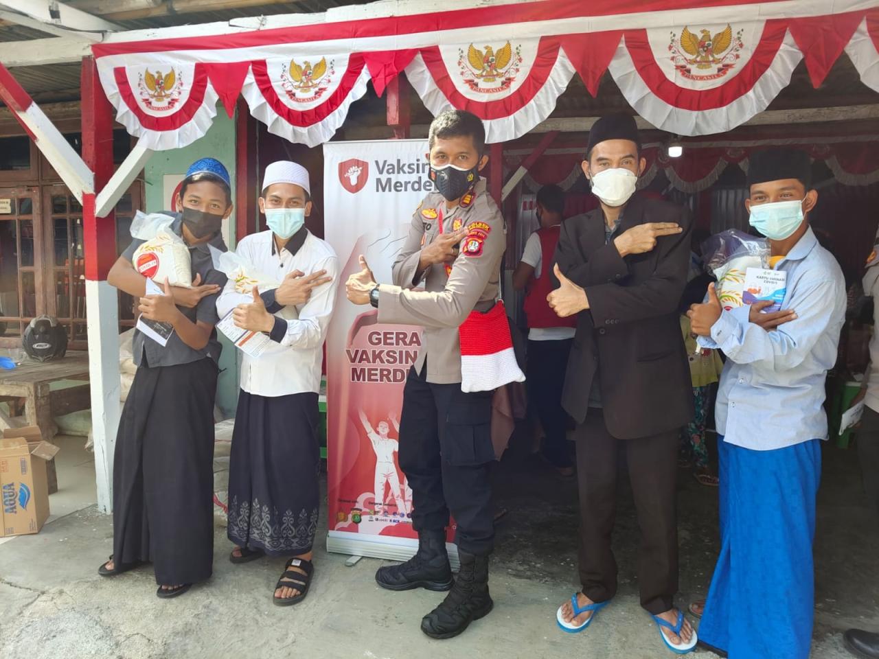 Ratusan Santri Serbu...