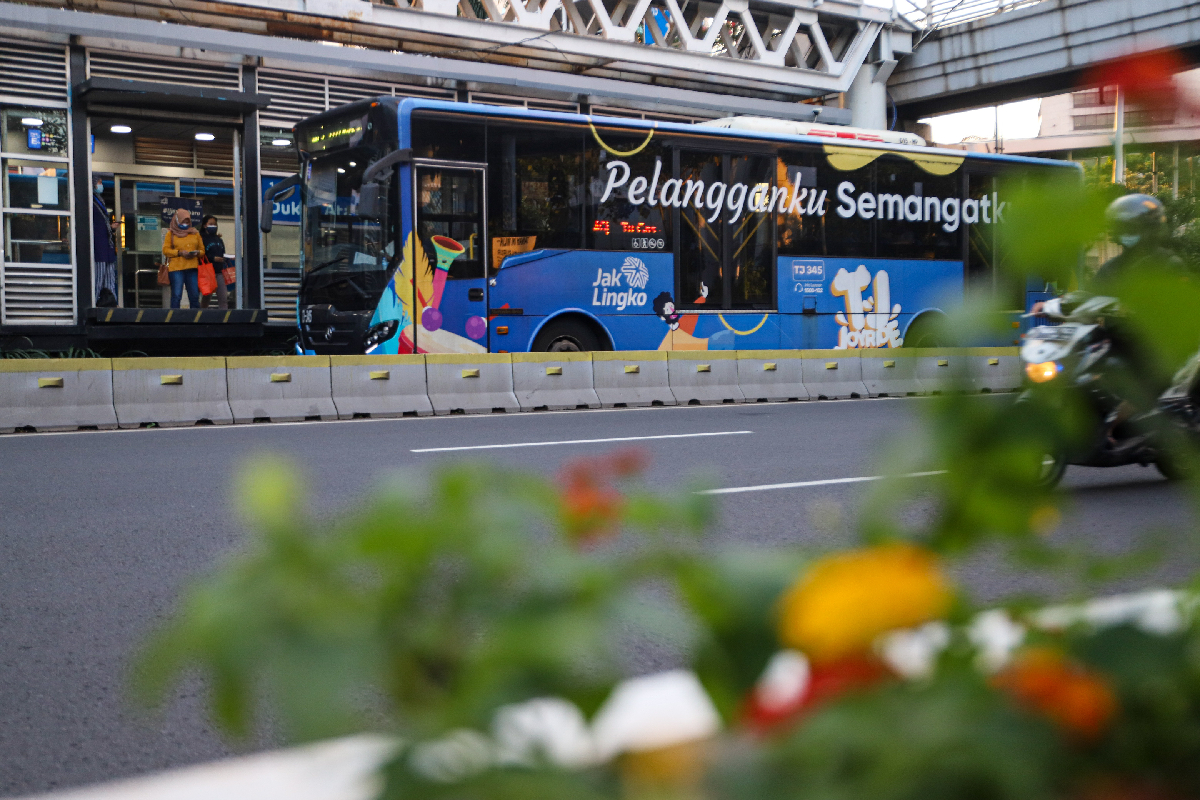 TransJakarta Batasi...