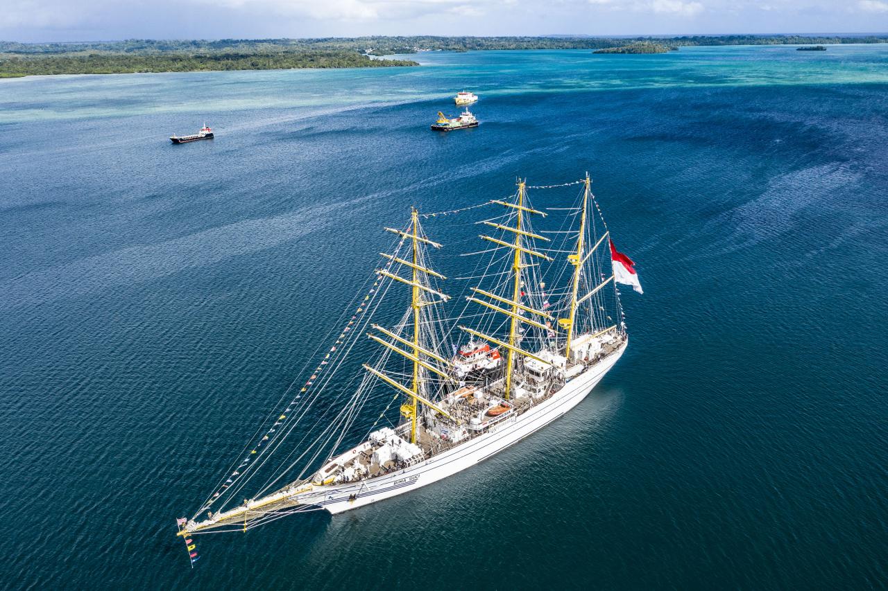 KRI Bima Suci Tiba di...