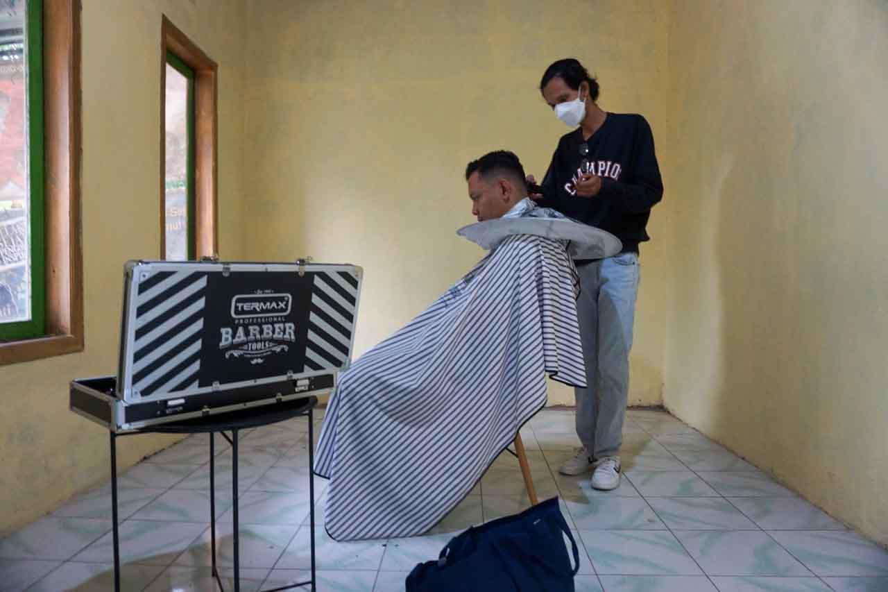 Jasa Potong Rambut Home...