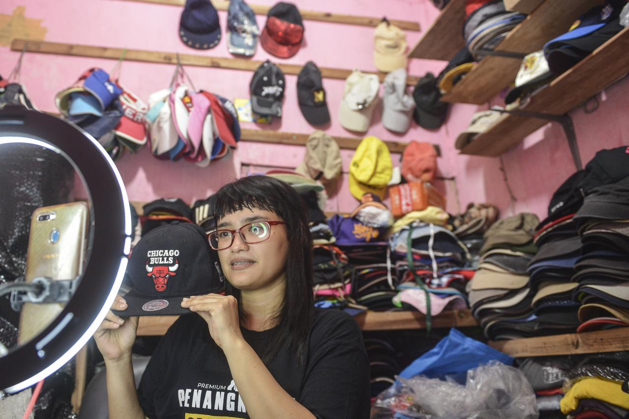 Penjualan Topi Secara...
