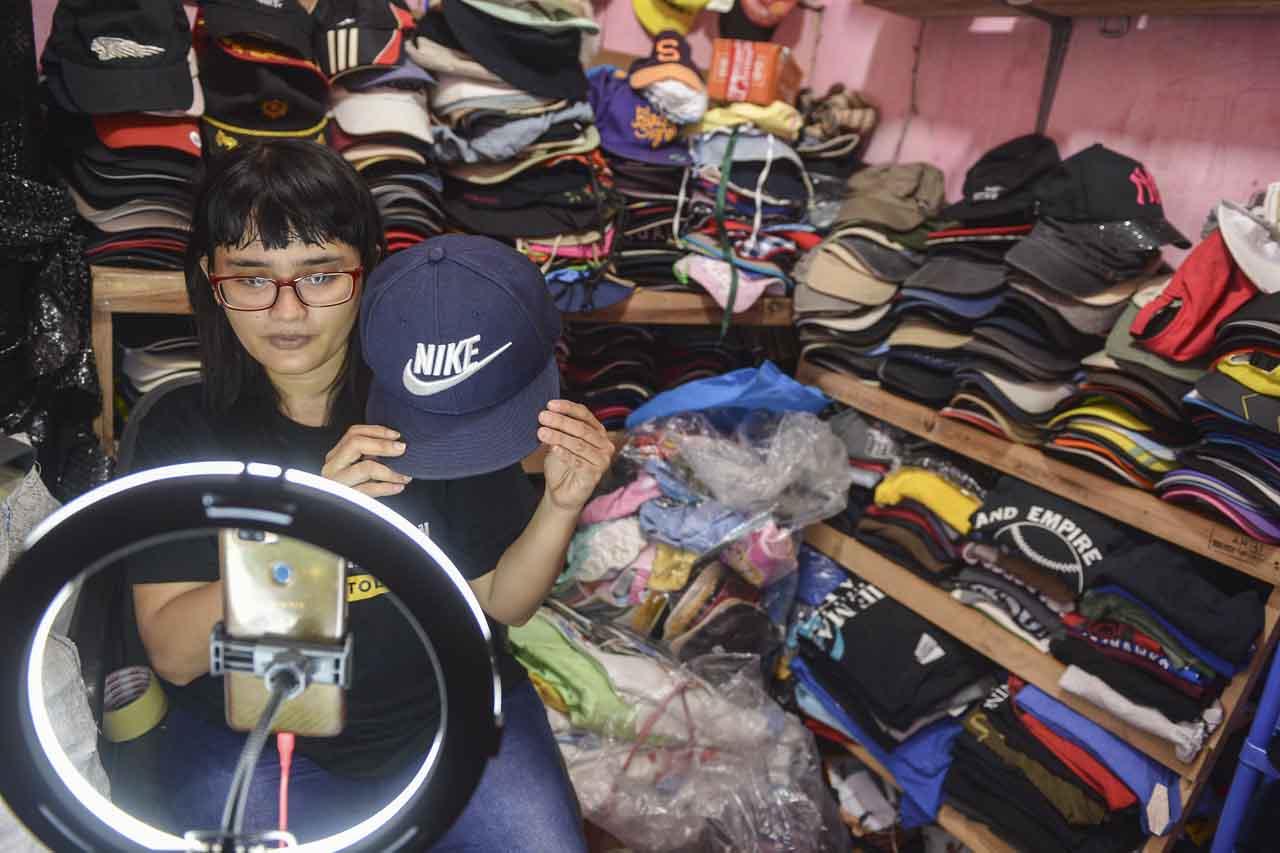 Penjualan Topi Secara...