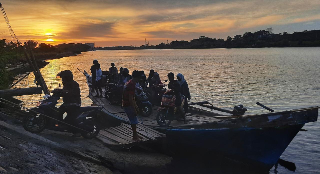 Perahu Penyeberangan...