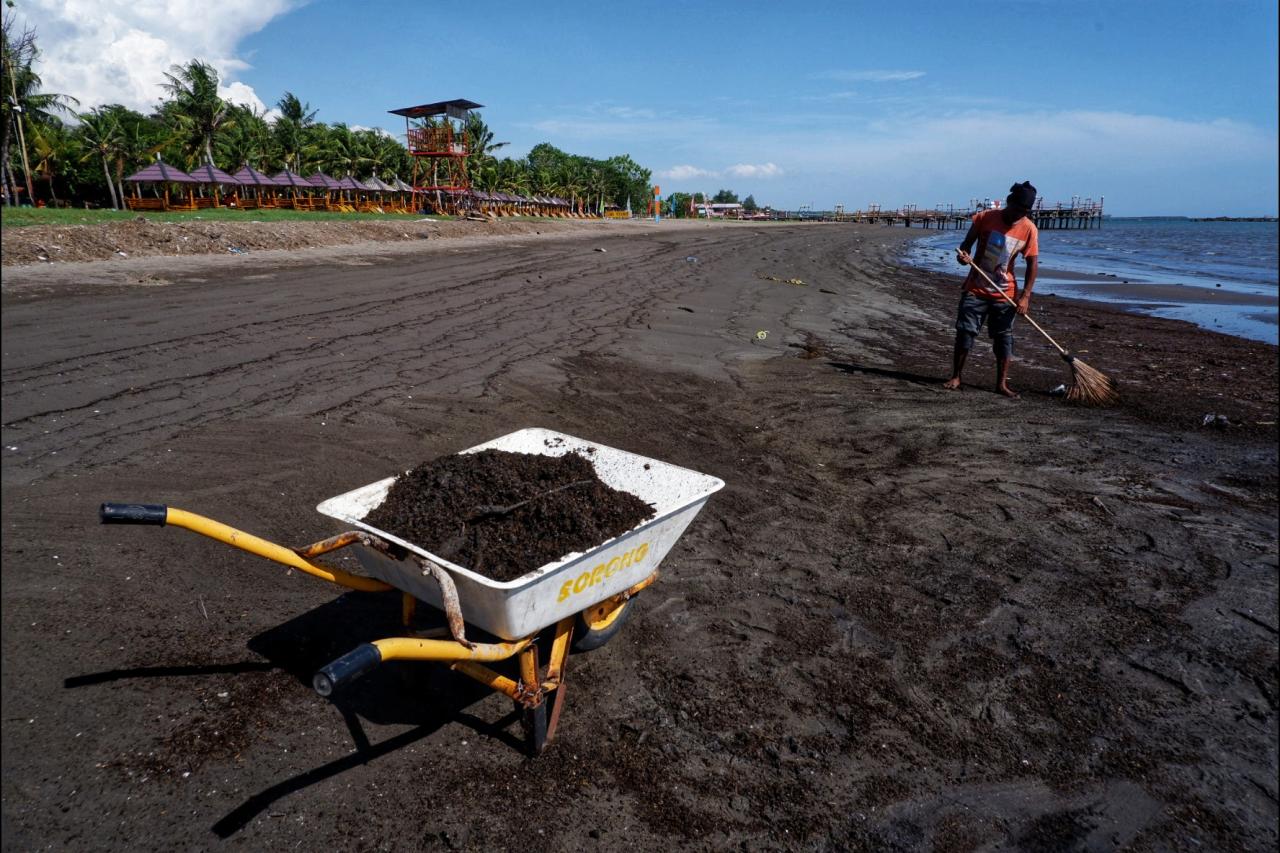 Sepinya Pantai Akkarena...