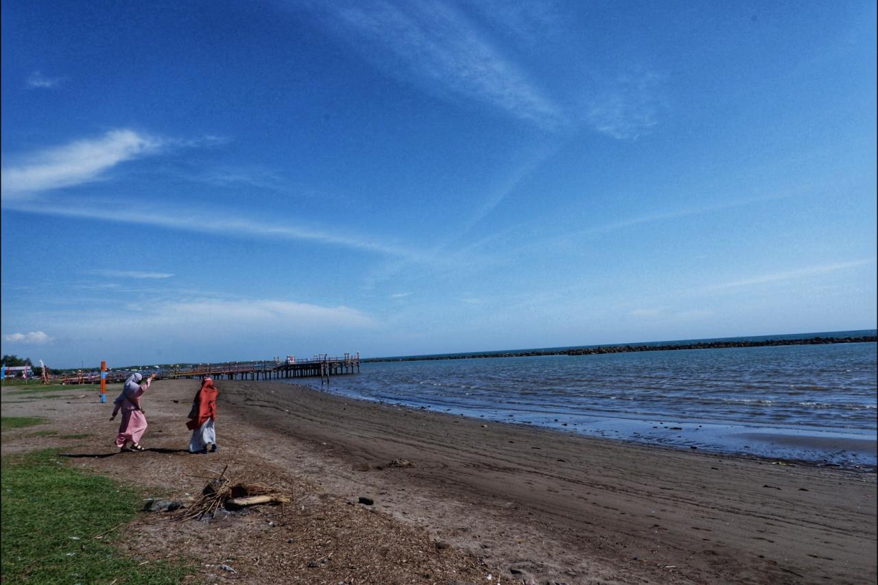 Sepinya Pantai Akkarena...