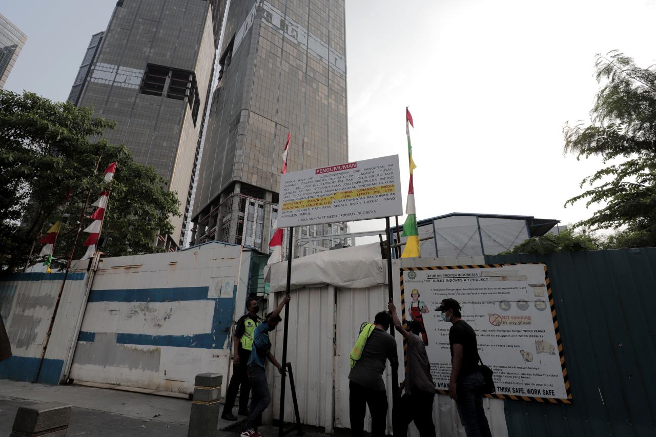 Pecah Kongsi, Gedung...