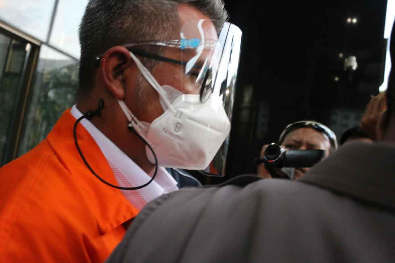 KPK Tahan Bupati Bintan...