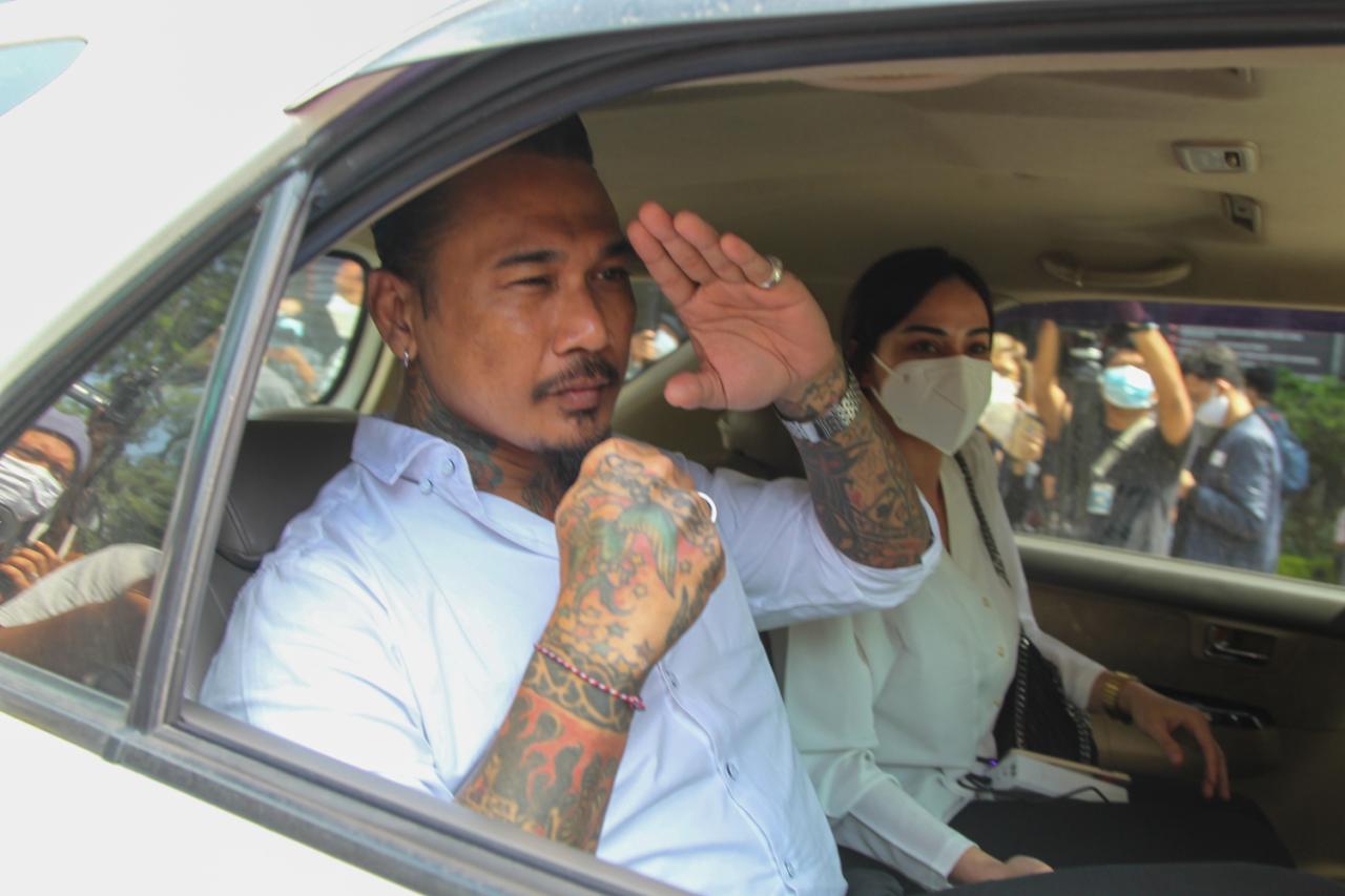 Minta Maaf pada Adam...