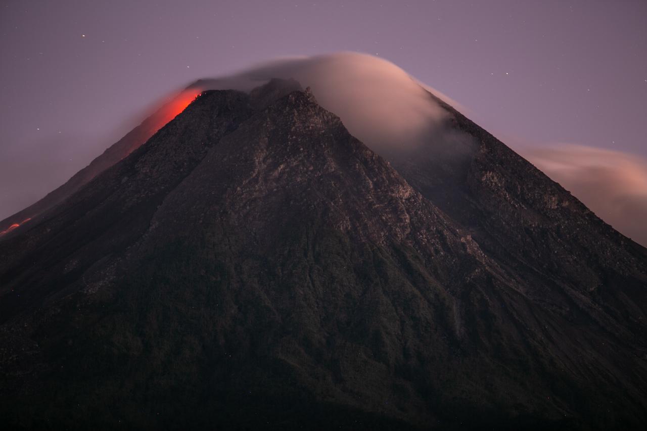 Luncuran Lava Pijar...