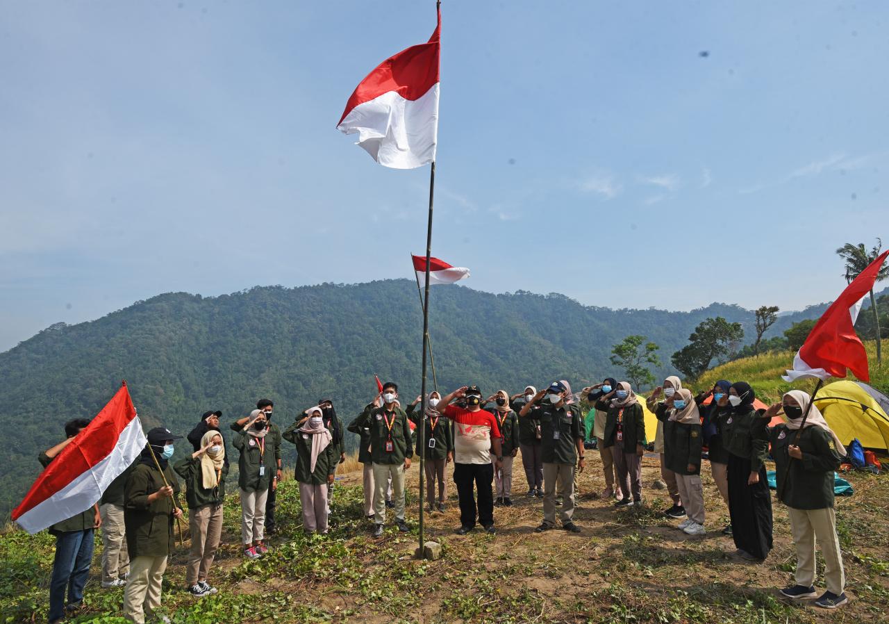 Pengibaran Bendera Merah...