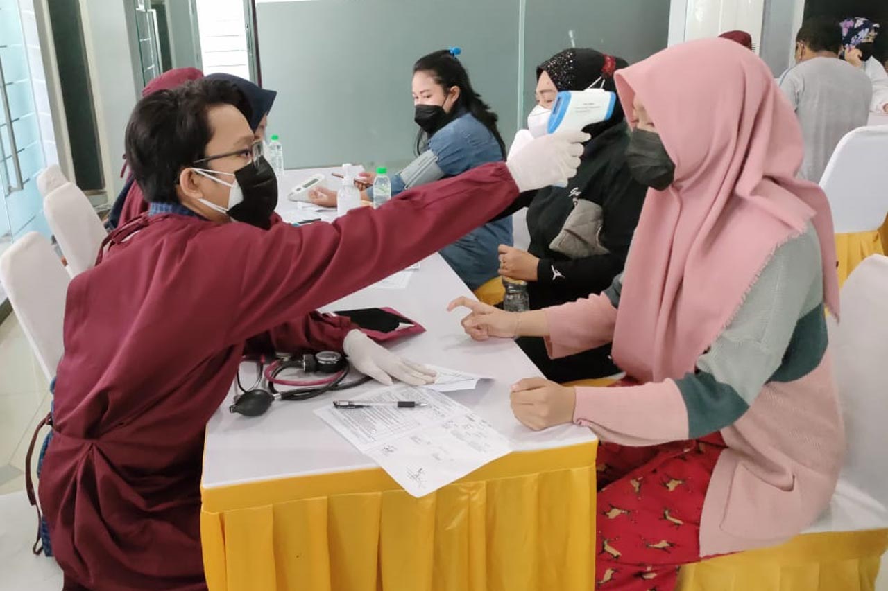 Warga Jakarta Ikuti...