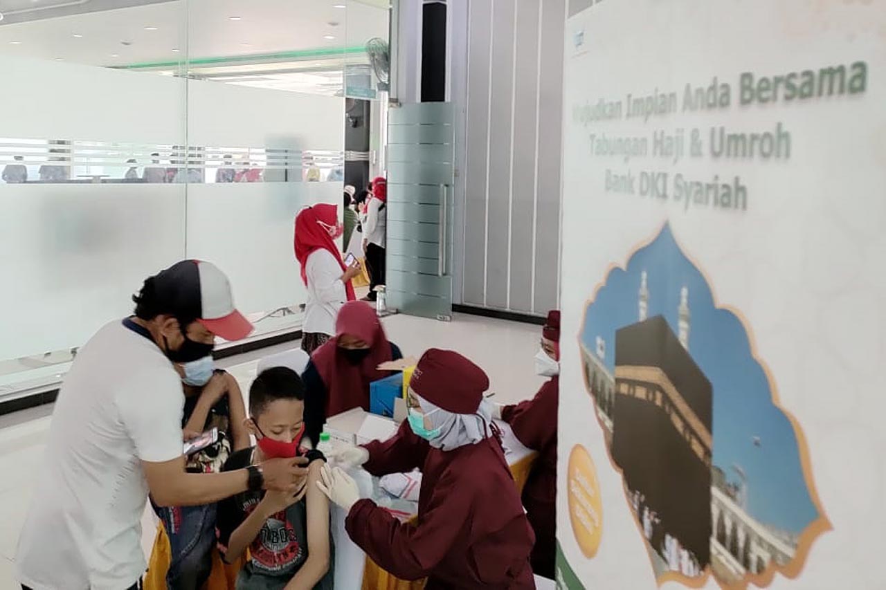 Warga Jakarta Ikuti...