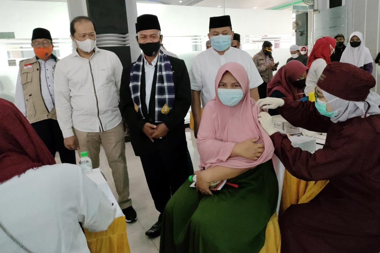 Warga Jakarta Ikuti...
