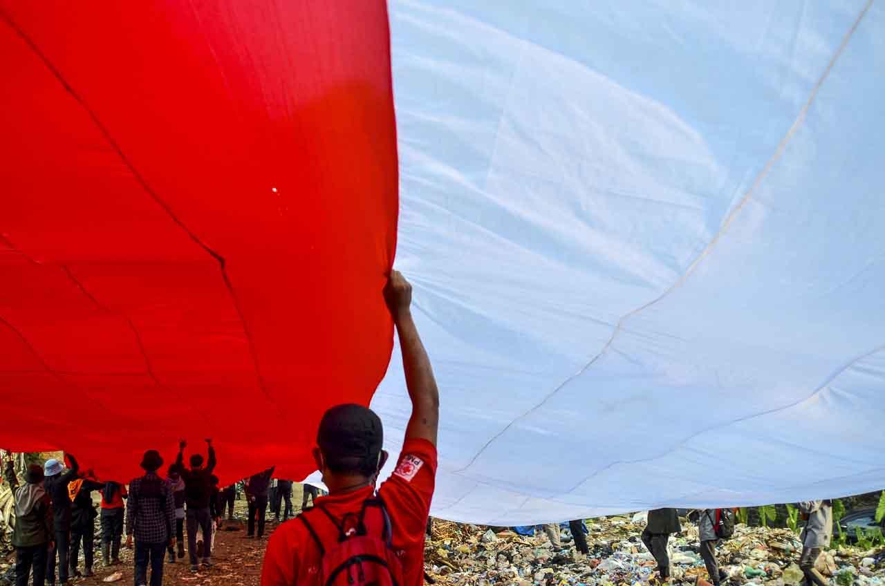 Pembentangan Bendera...