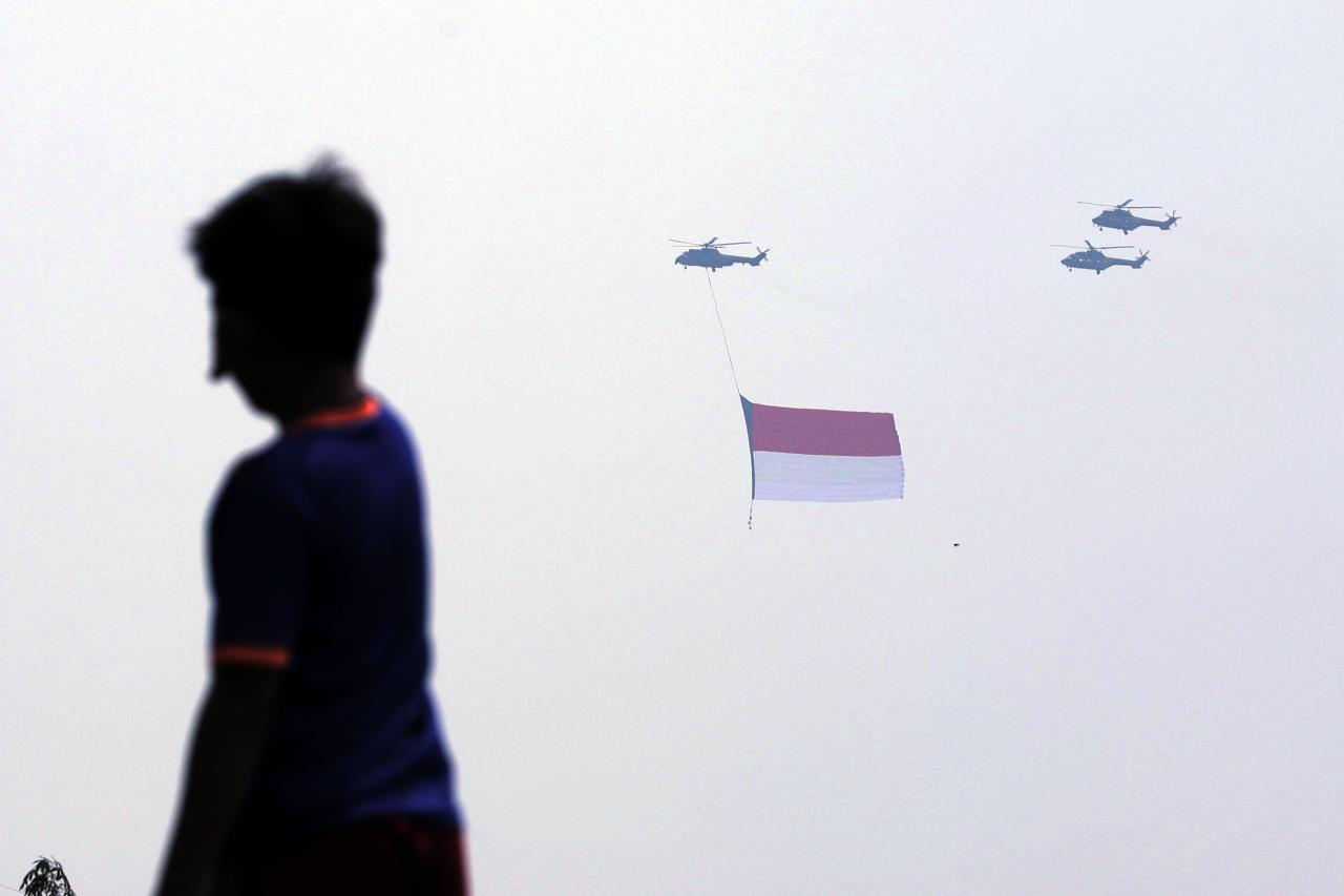 Helikopter TNI AU Kibarkan...